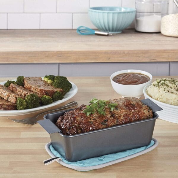Chicago Metallic Professional Healthy Meatloaf Pan with Insert, 2-Piece Set Gray 4